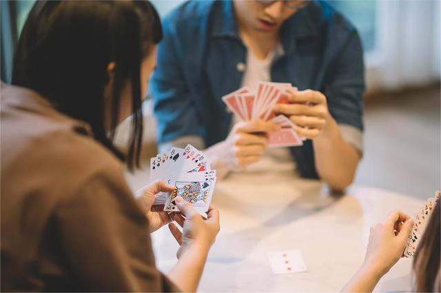 金陵十三釵喝酒游戲金陵十三釵的喝酒游戲規(guī)則插圖1 金陵十三釵喝酒游戲金陵十三釵的喝酒游戲規(guī)則插圖1