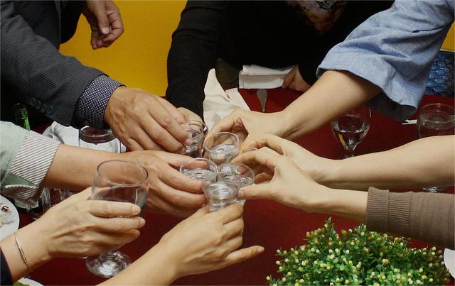 金陵十三釵喝酒游戲金陵十三釵的喝酒游戲規(guī)則插圖3 金陵十三釵喝酒游戲金陵十三釵的喝酒游戲規(guī)則插圖3