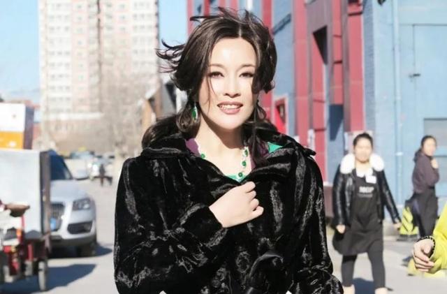 劉曉慶簡歷個人資料劉曉慶的個人資料簡介插圖5 劉曉慶簡歷個人資料劉曉慶的個人資料簡介插圖5